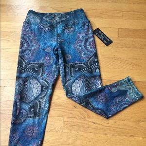 NEW Evolution and Creation Small 3/4 yoga pants